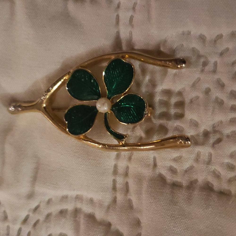 Green pin